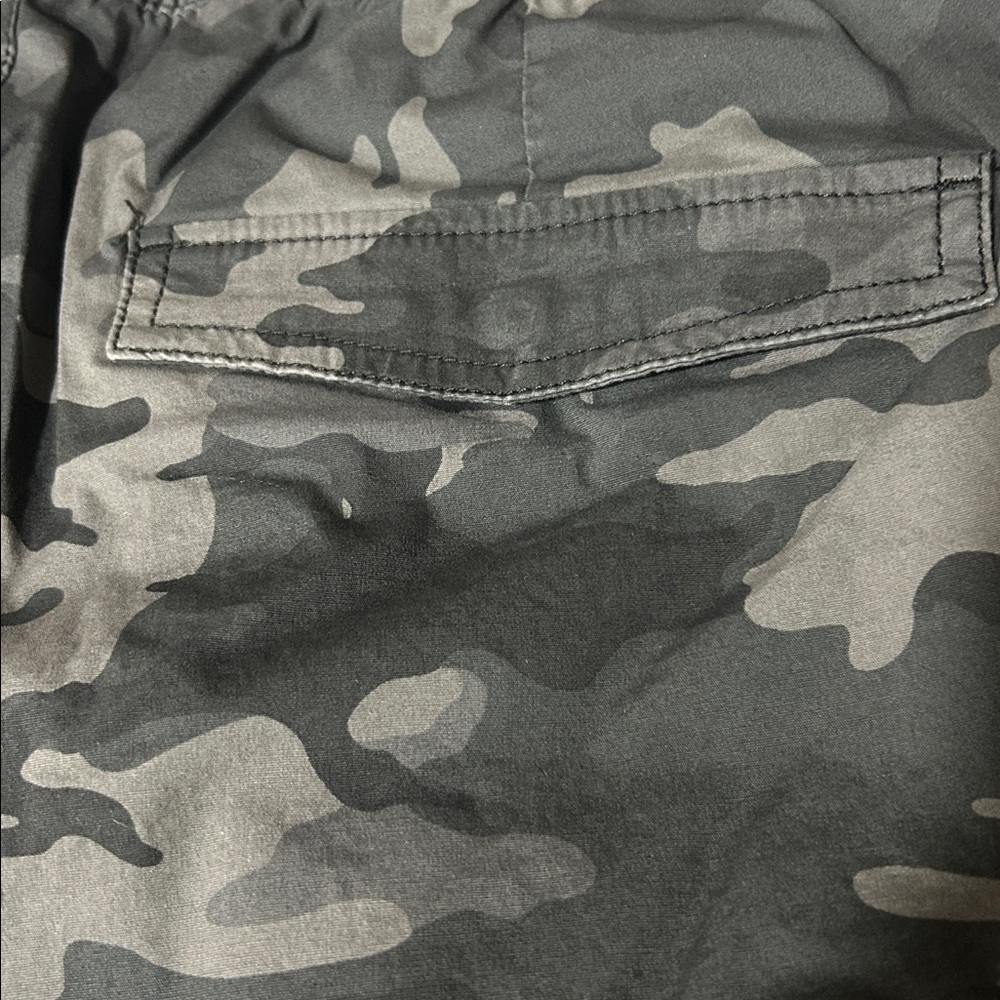 Men’s George Black and Gray Camo Cargo Above-The-Knee Shorts NWT size XL (40/42) - Picture 7 of 7